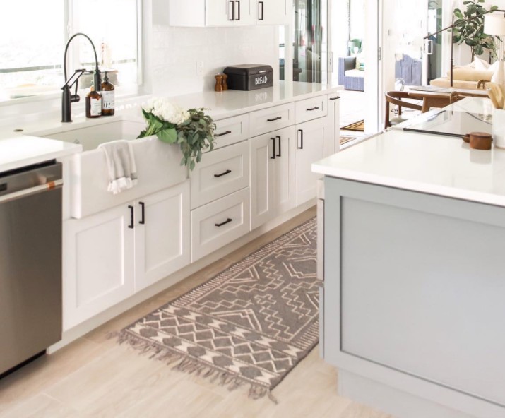 Don’t miss rugs in kitchen and bathroom